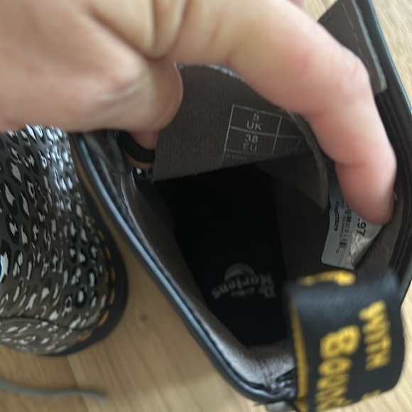 Doc Martens 1460 Lace-Up Boot
GREY LEOPARD, Size 5UK (7 Women New) - Picture 8 of 9